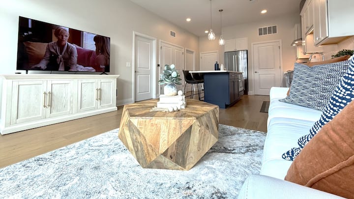 Bridge Park ~ Dublin 1BR/1BA Wonderfully Decorated