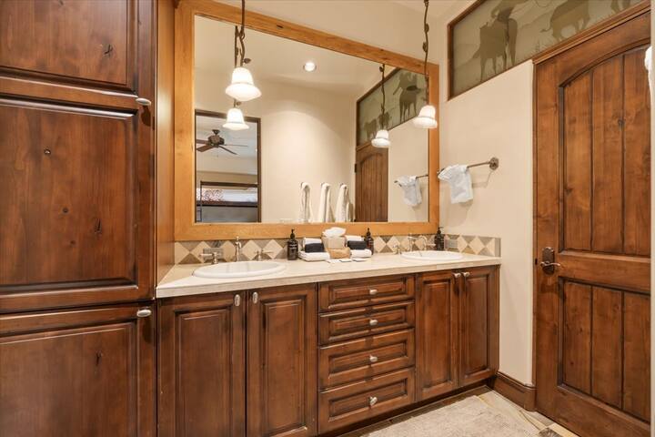 Luxury Telluride Retreat – Hot Tub & Mountain View