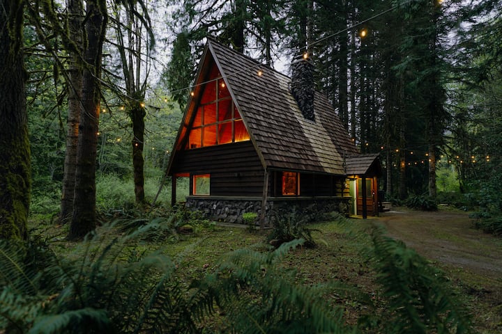 Stonecutter's Cabin - peaceful riverfront retreat - Cabins for