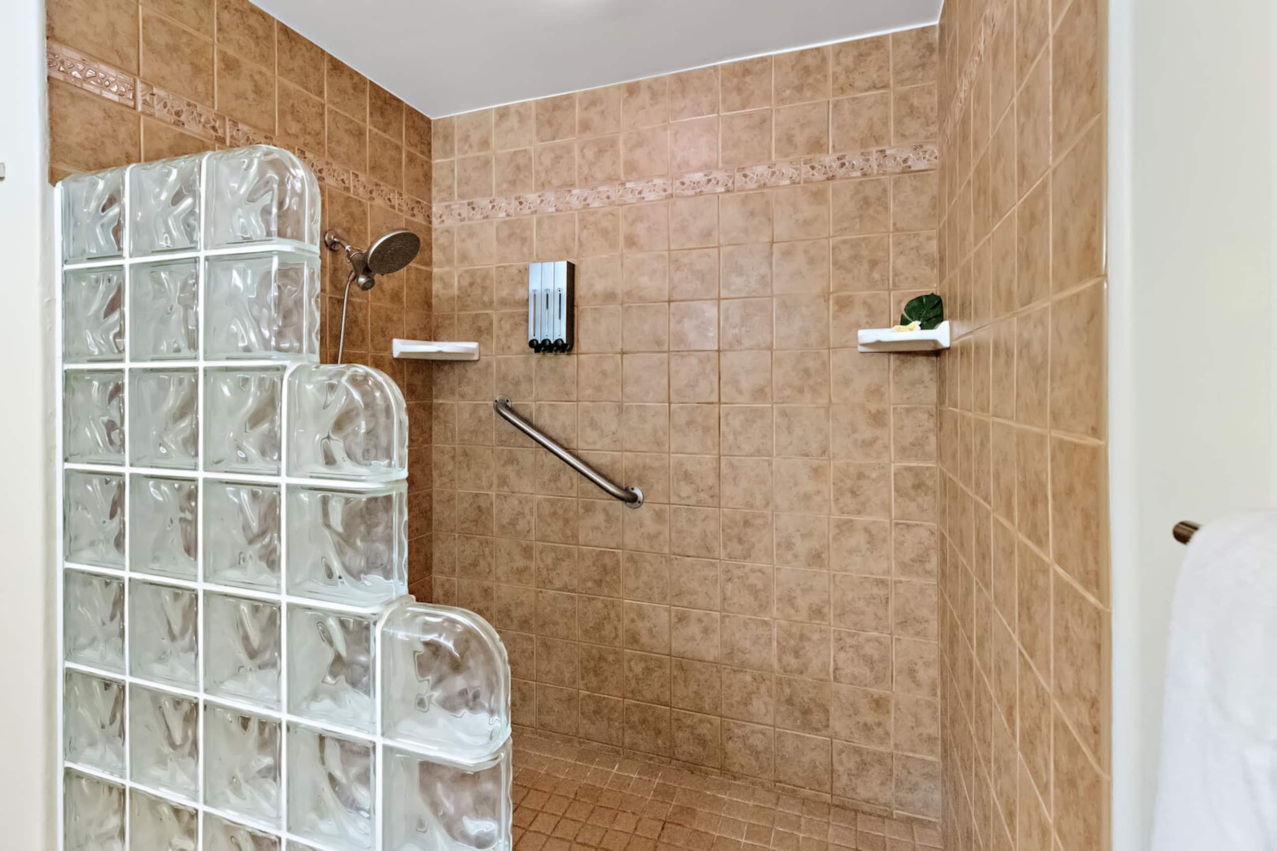 Condo in Lahaina · ★4.86 · 2 bedrooms · 3 beds · 2 private baths - Image 28