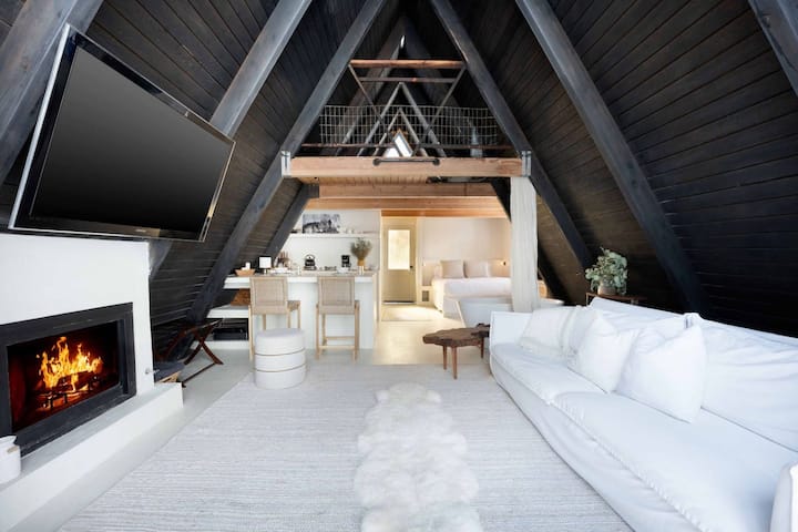 Luxe A-frame Cabin~ Perfect Couples Retreat - Big Bear Lake, CA