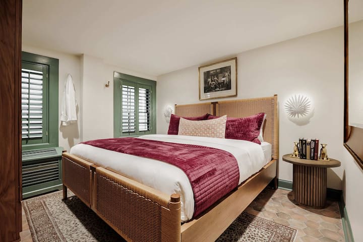 ห้องนอน 3 | เตียงคิงไซส์ | ห้องน้ำในตัว | ชั้นสวน