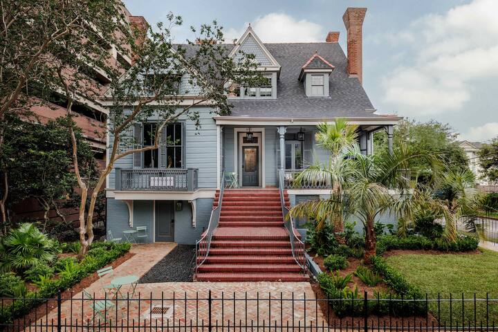 Garden District Hotel | Shared Outdoor Space