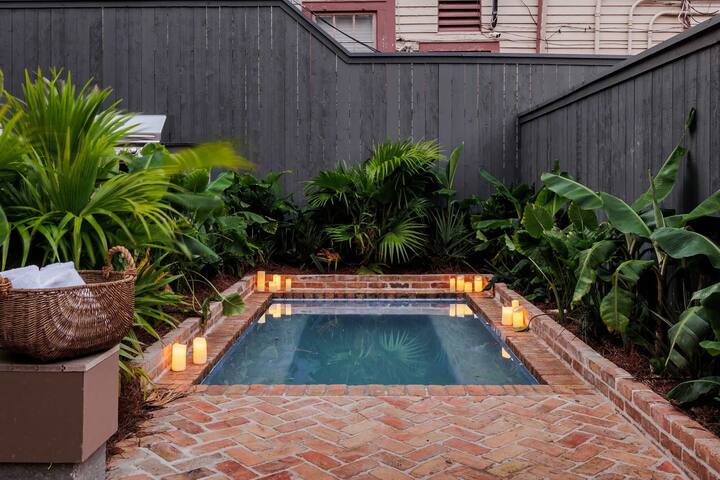 Luxurious Garden District Hotel | Shared Pool gallery image 5
