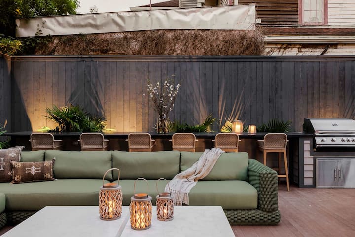 Luxurious Garden District Hotel | Shared Pool