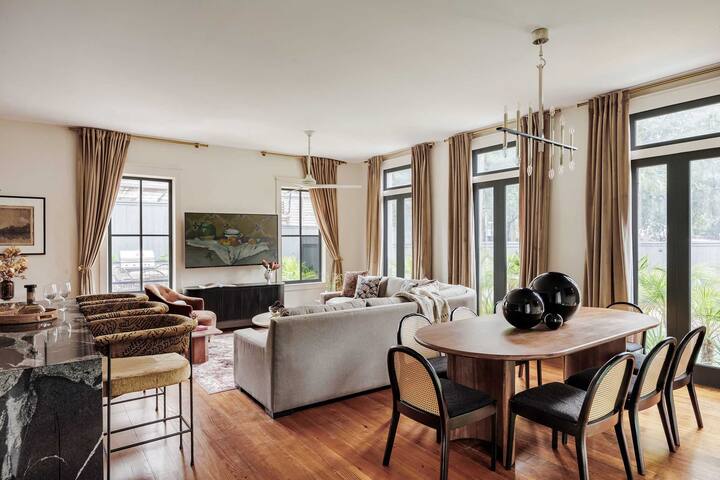 Luxurious Garden District Hotel | Shared Pool gallery image 3