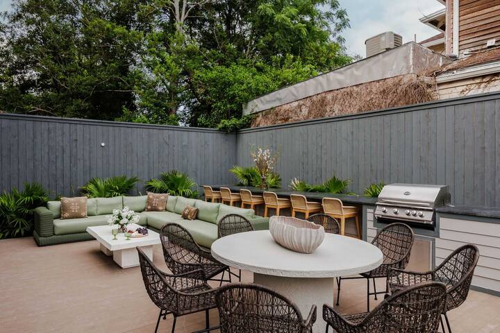 Lush Garden District Suite | Shared Outdoor Space gallery image 5