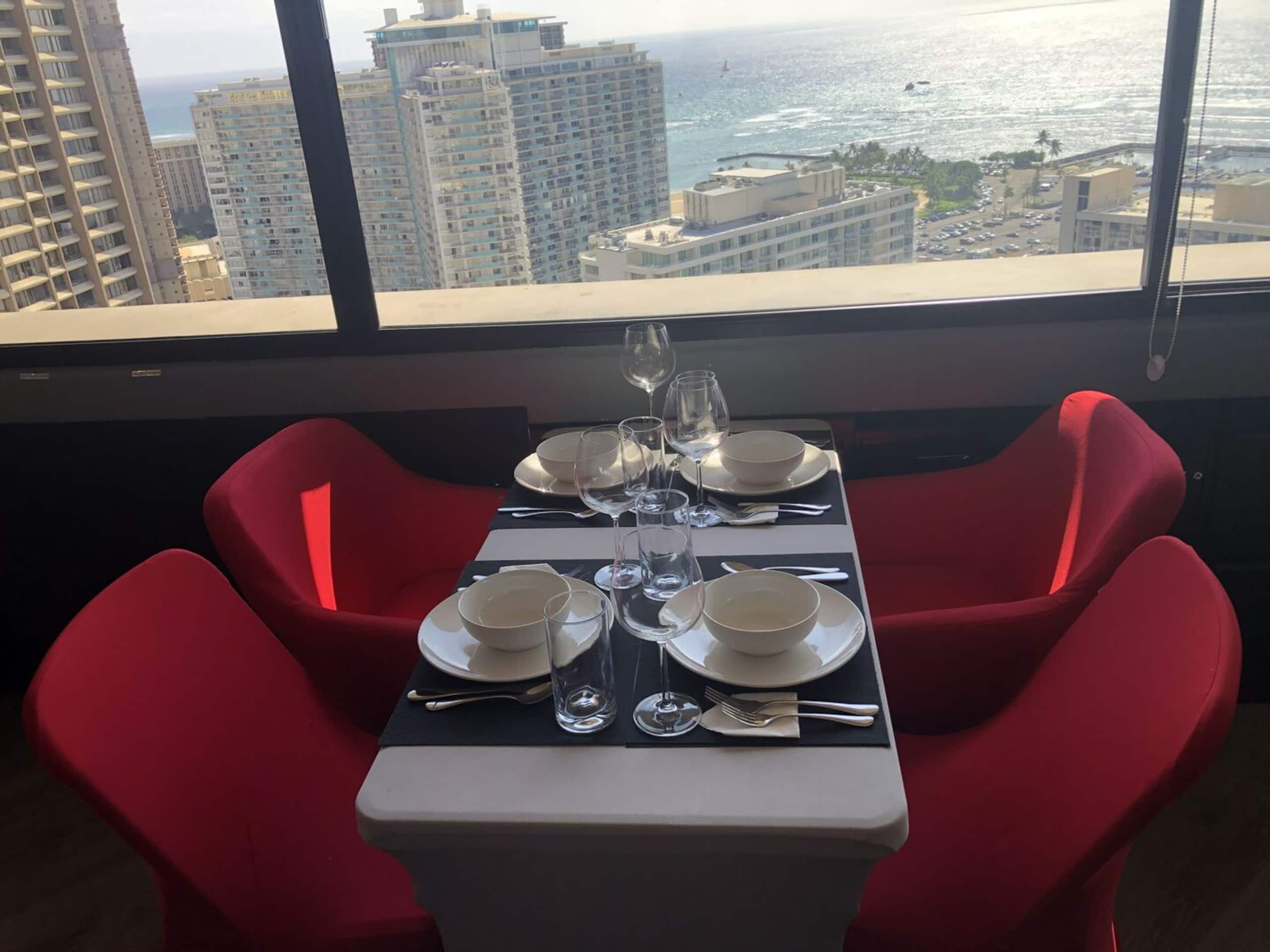 Condo in Honolulu · ★4.63 · 1 bedroom · 3 beds · 1 private bath - Image 10