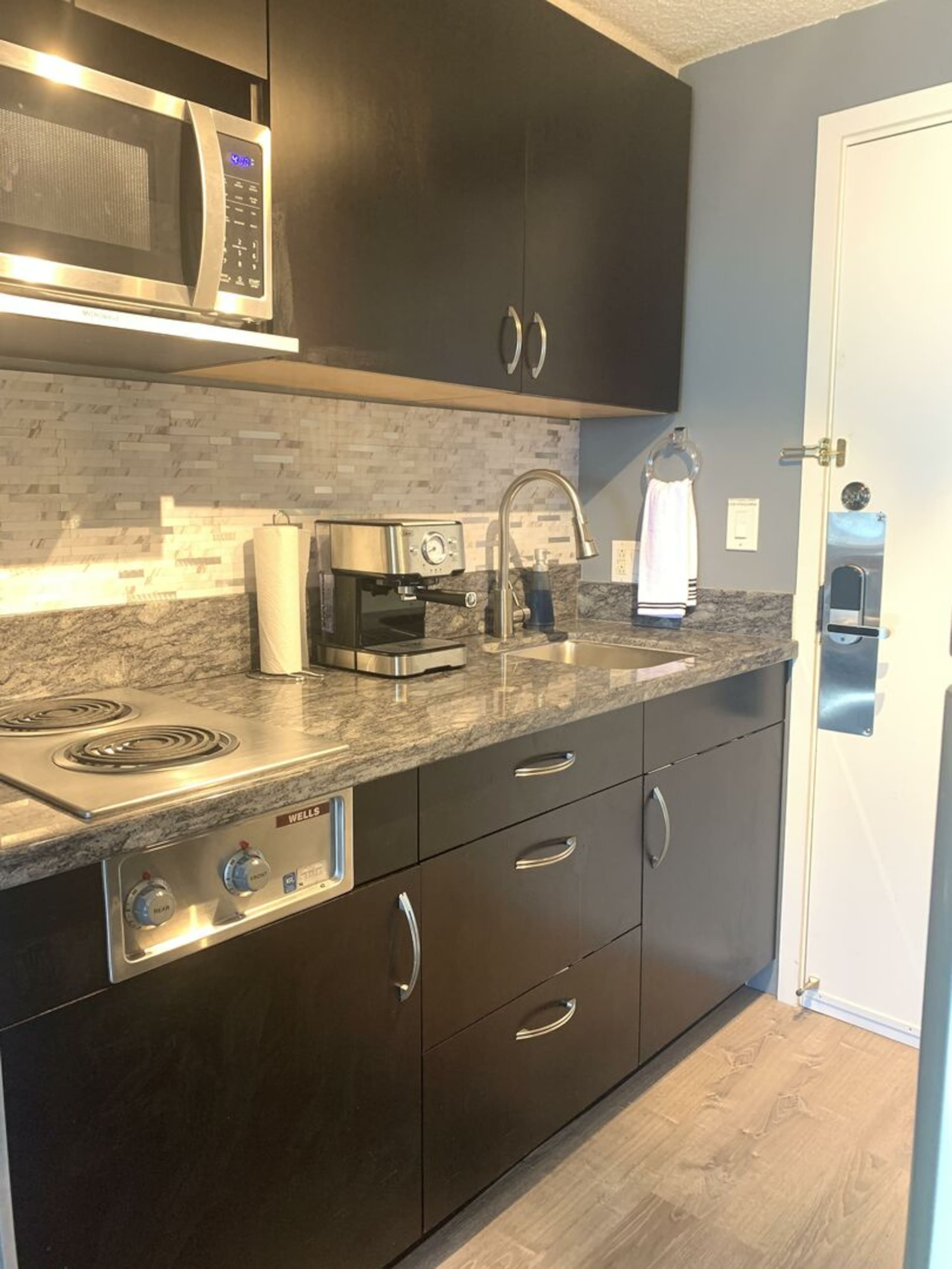 Condo in Honolulu · ★4.63 · 1 bedroom · 3 beds · 1 private bath - Image 2