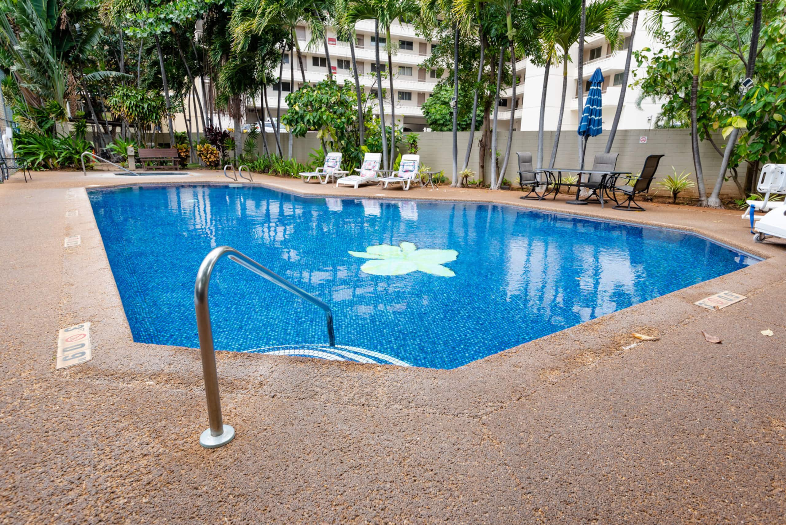 Condo in Honolulu · ★4.63 · 1 bedroom · 3 beds · 1 private bath - Image 16