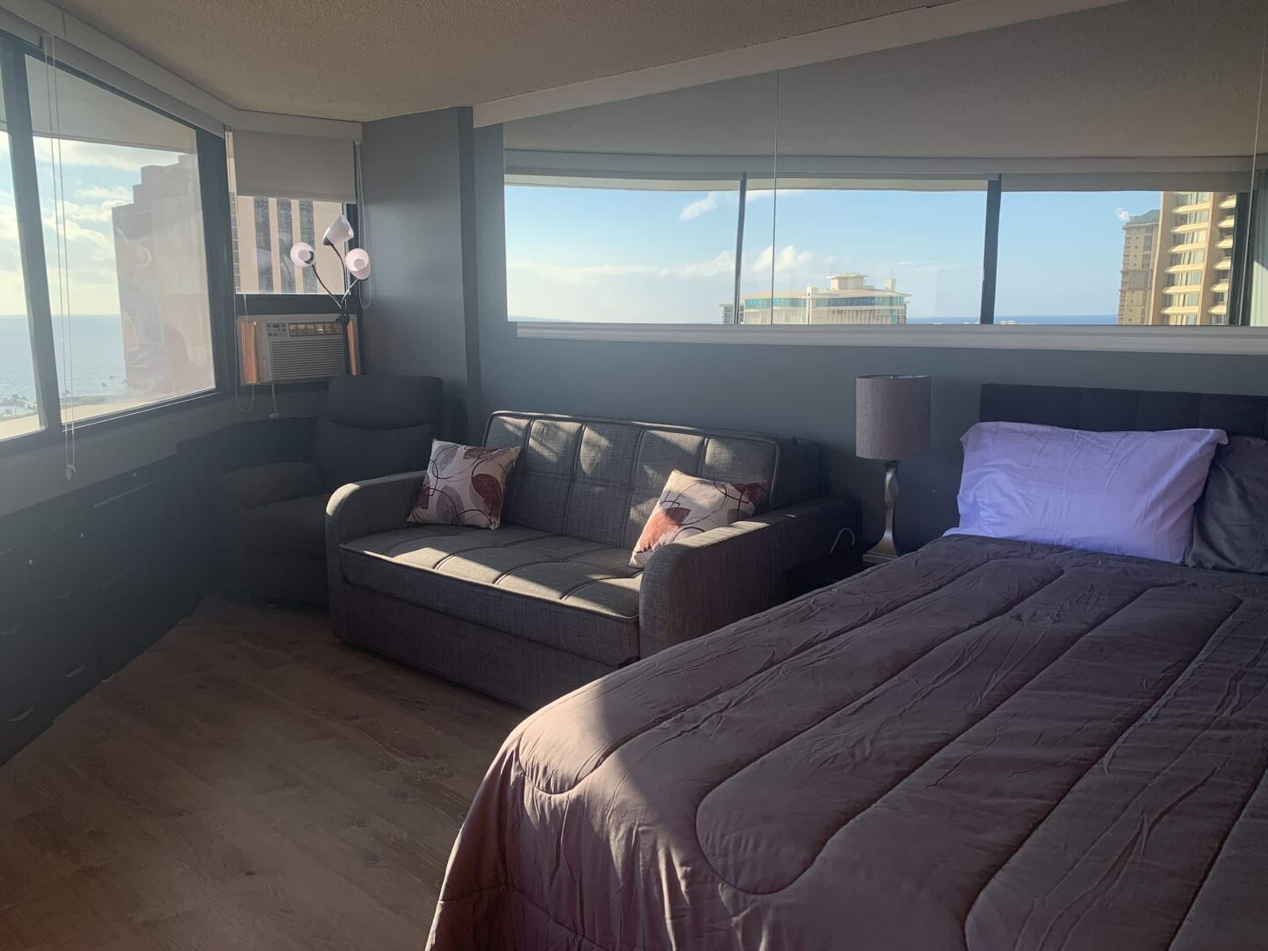 Condo in Honolulu · ★4.63 · 1 bedroom · 3 beds · 1 private bath - Image 6