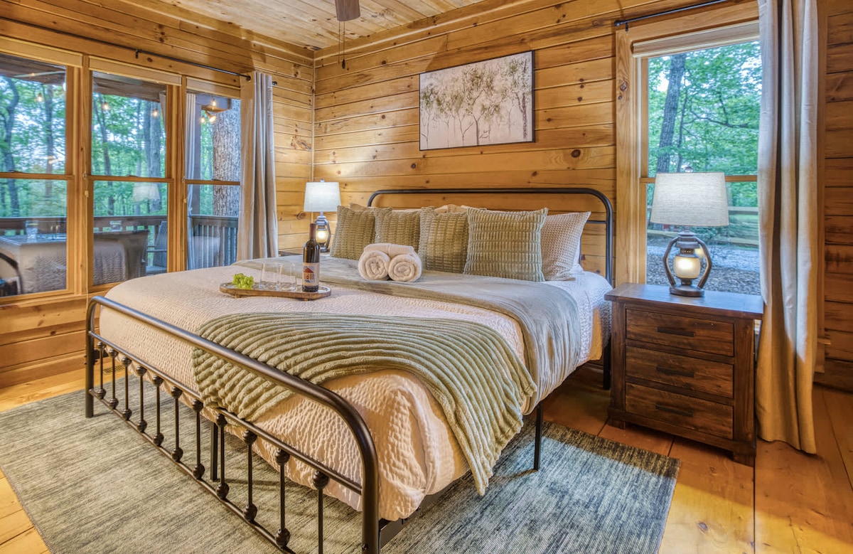 Rustic Nest - Quaint, cozy, dog friendly, hot tub - Cabins for