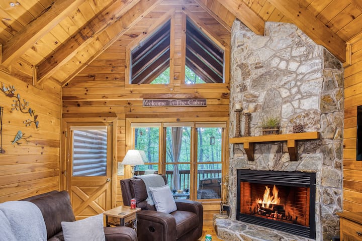 Rustic Nest - Quaint, cozy, dog friendly, hot tub - Cabins for