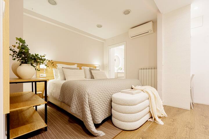 ❤ of San Sebastian | Walk Score 99 | 3 Baths gallery image 3