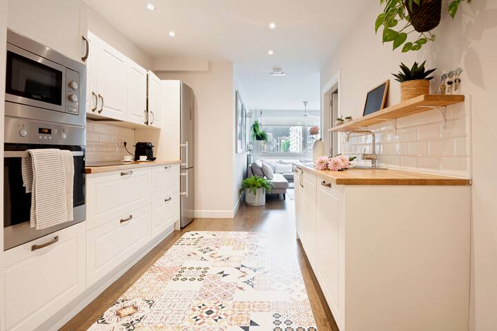 ❤ of San Sebastian | Walk Score 99 | 3 Baths gallery image 4