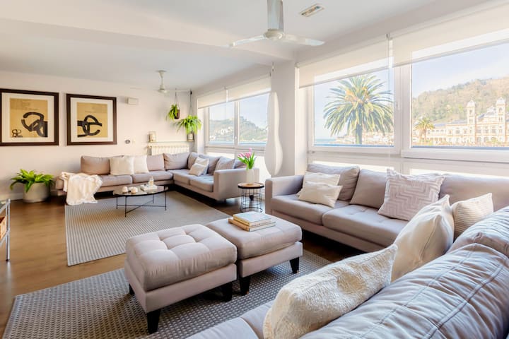 ❤ of San Sebastian | Walk Score 99 | 3 Baths