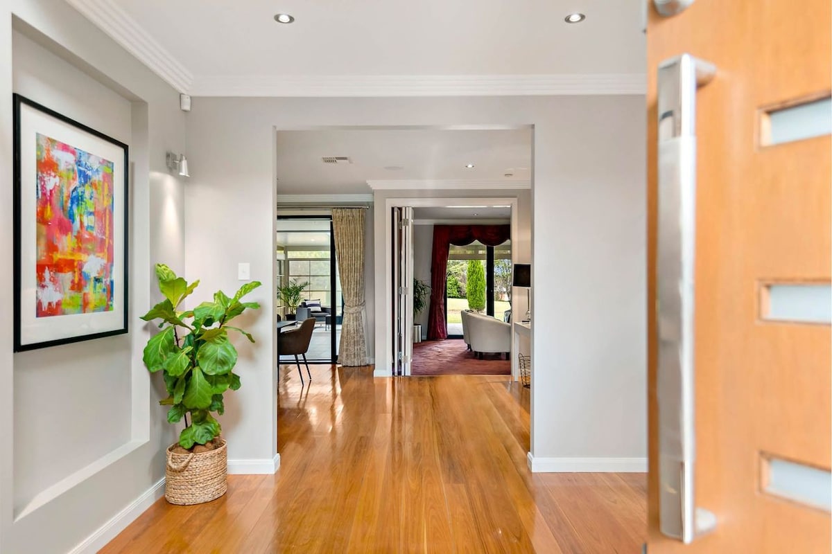 Luxury Estate Hunter Manor Minutes to Wineries - Casas en alquiler en  Nulkaba, Nueva Gales del Sur, Australia - Airbnb, image size:1200x800