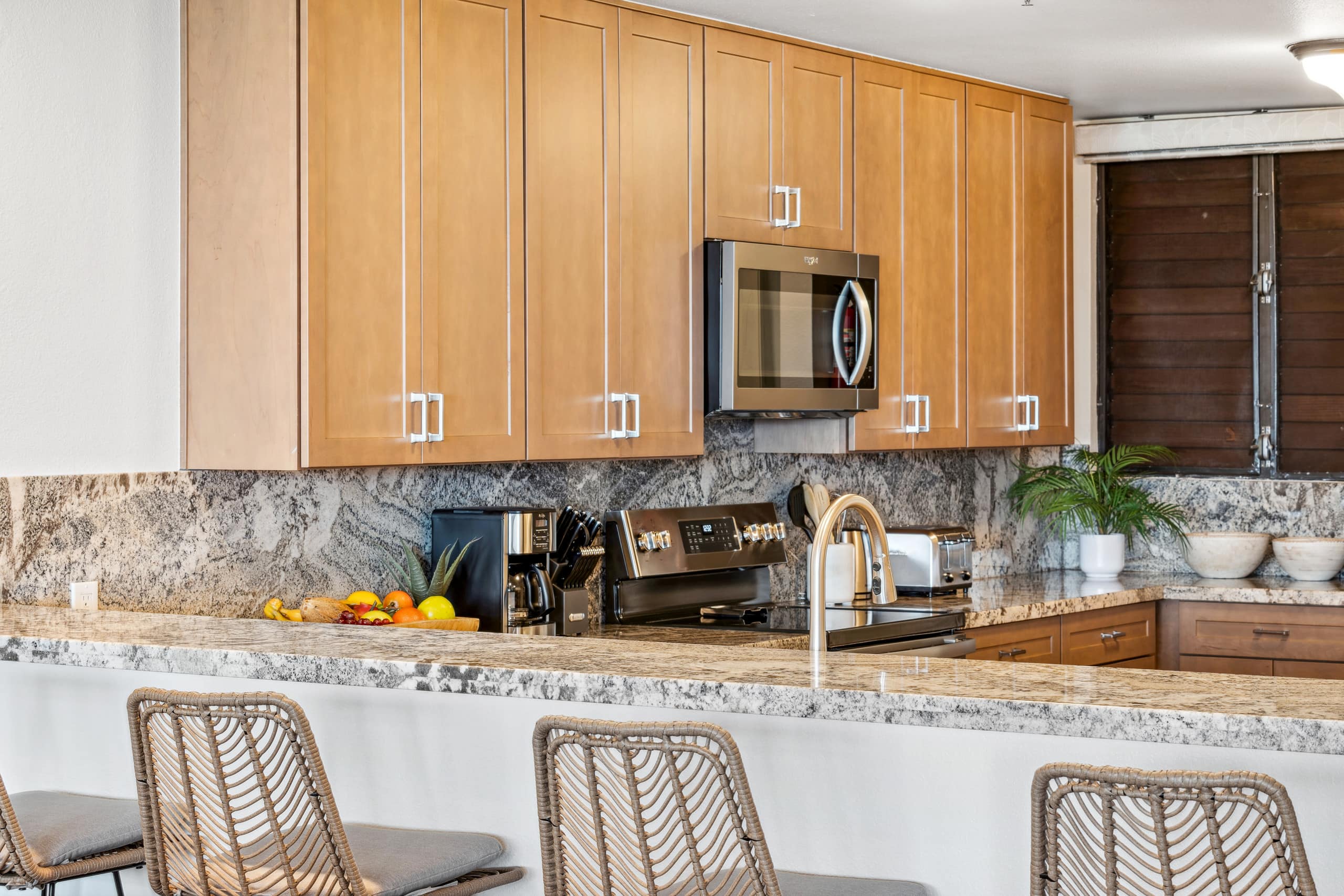 Condo in Lahaina · ★4.86 · 2 bedrooms · 3 beds · 2 baths - Image 8