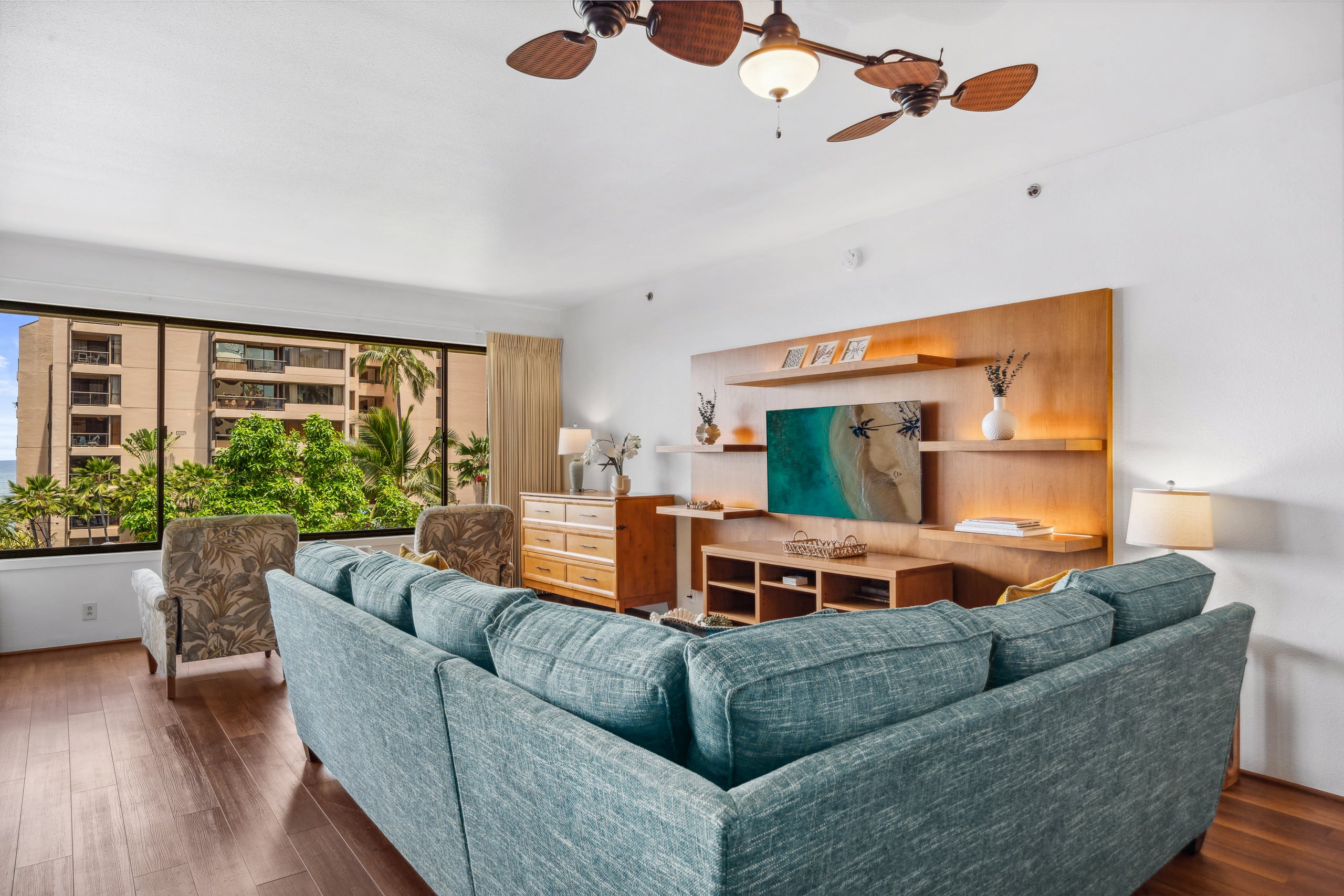 Condo in Lahaina · ★4.86 · 2 bedrooms · 3 beds · 2 baths - Image 2
