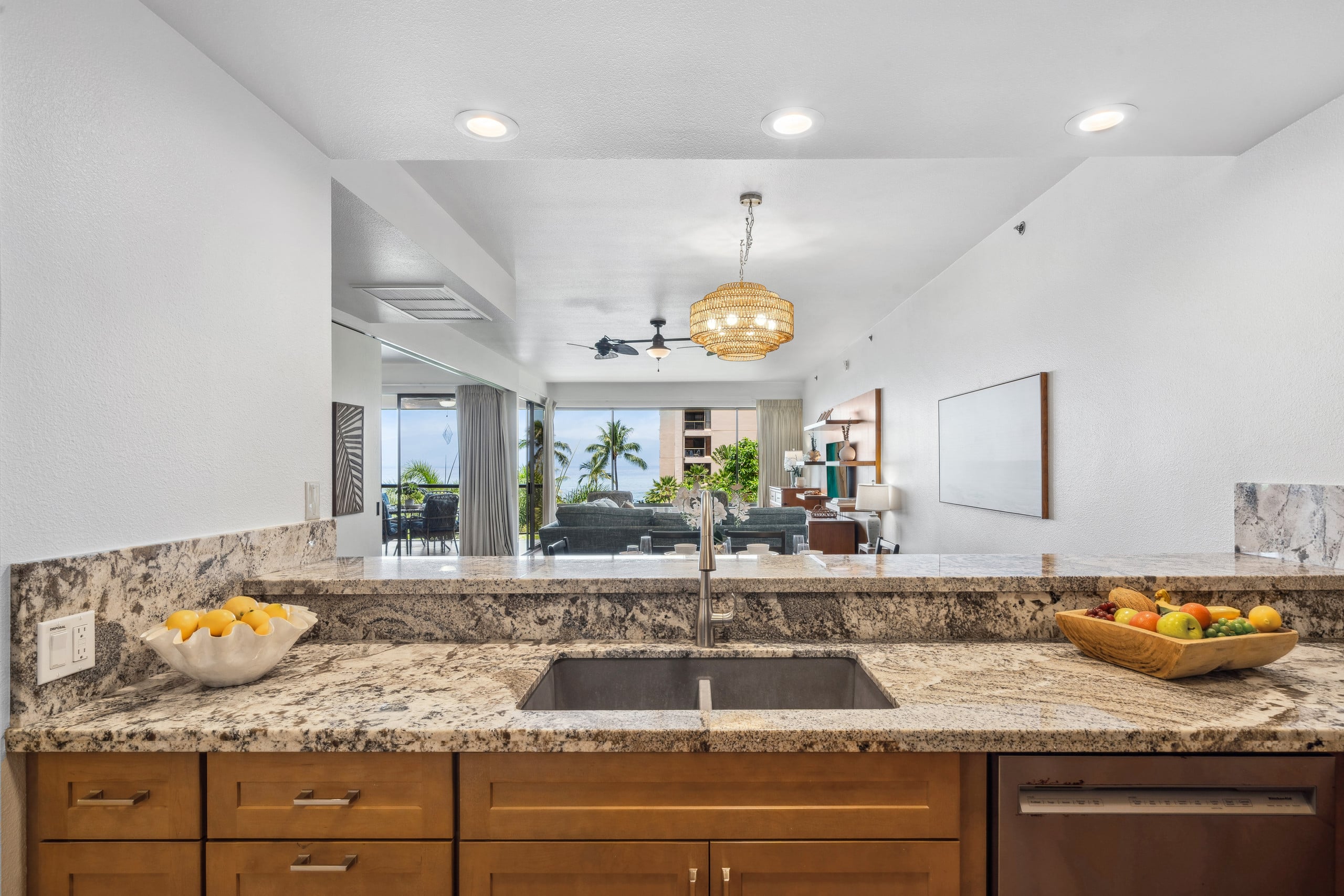 Condo in Lahaina · ★4.86 · 2 bedrooms · 3 beds · 2 baths - Image 7
