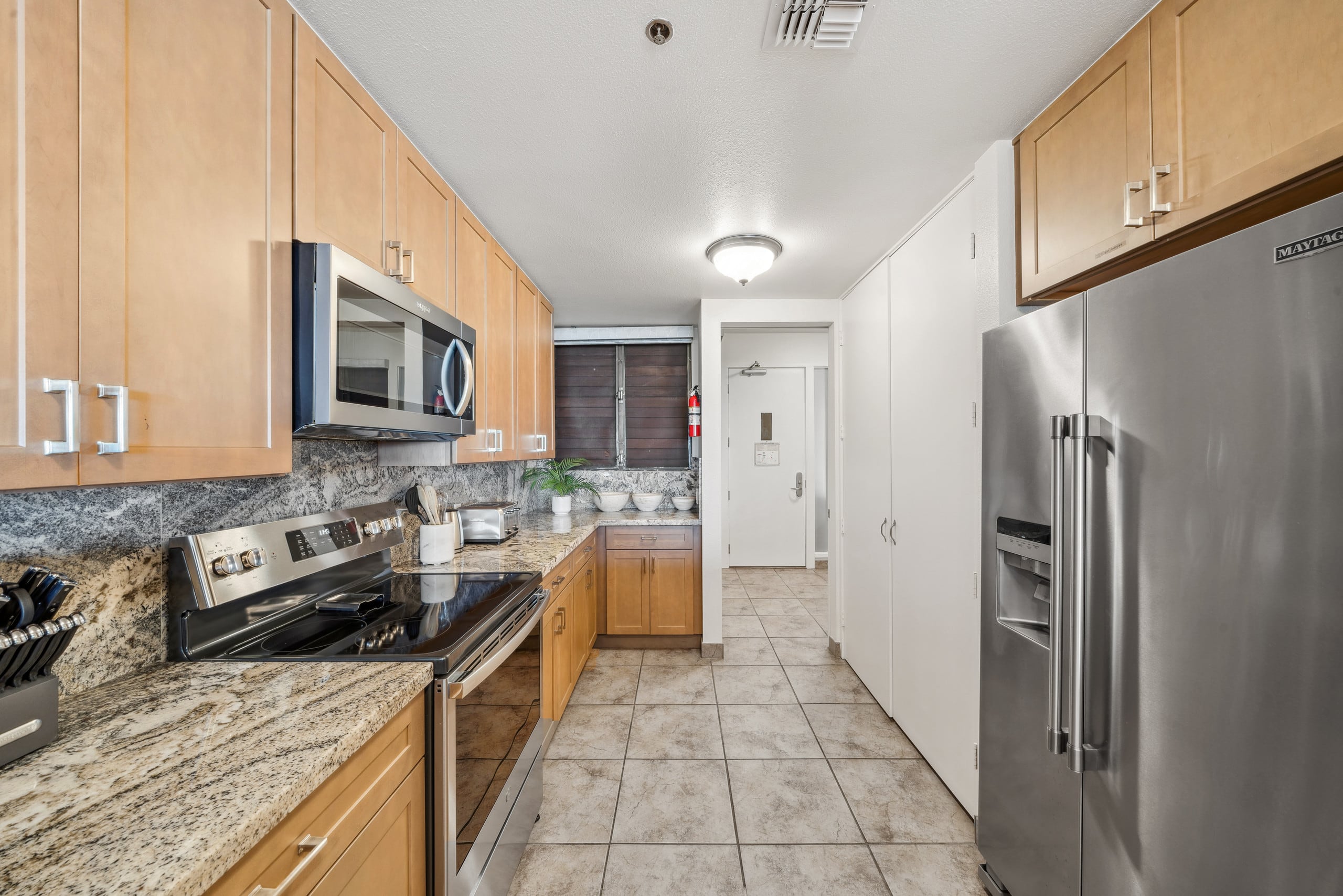 Condo in Lahaina · ★4.86 · 2 bedrooms · 3 beds · 2 baths - Image 11
