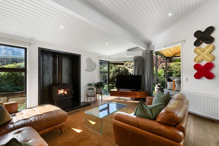 Arrowtown Luxury Escape With Hot Tub & Bbq - Arrowtown