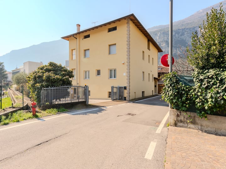 Calicantus - Nespolo By Interhome - Comano