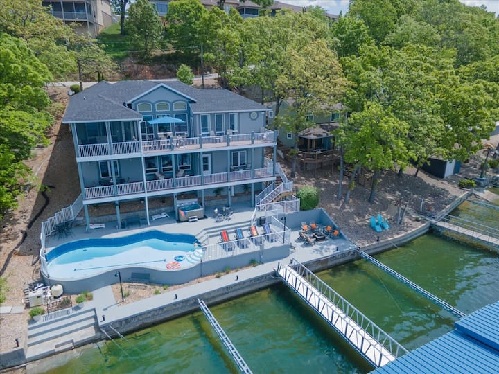 Gardenia Getaway - Man cave, pool, hot tub! NEW !
