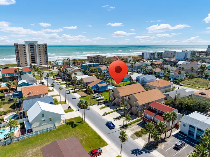 Ground Floor Condo - 1/2 Block To Beach, Pool! - Port Isabel, TX