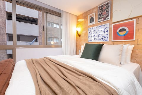 Pinheiros Art: Studio with Colors, Light and Comfort