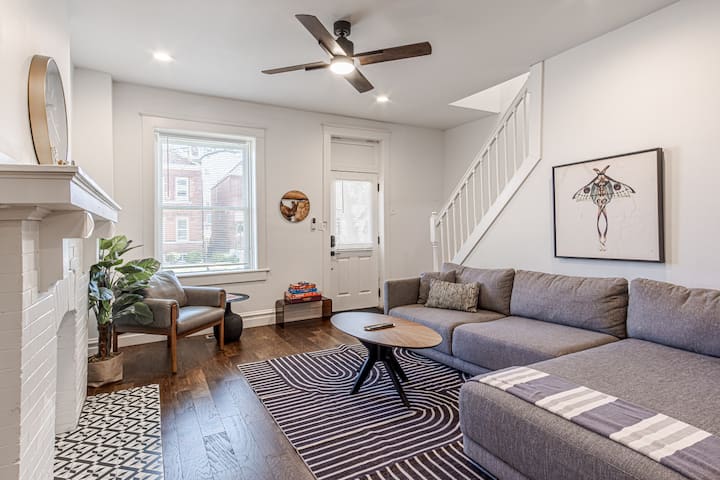 Spacious 3br Home | Games + Yard | Near Downtown - St. Louis, MO