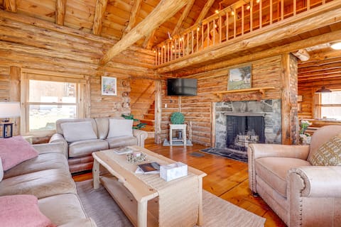 Near Trails, Lakes & Slopes: Cabin in Walpole!