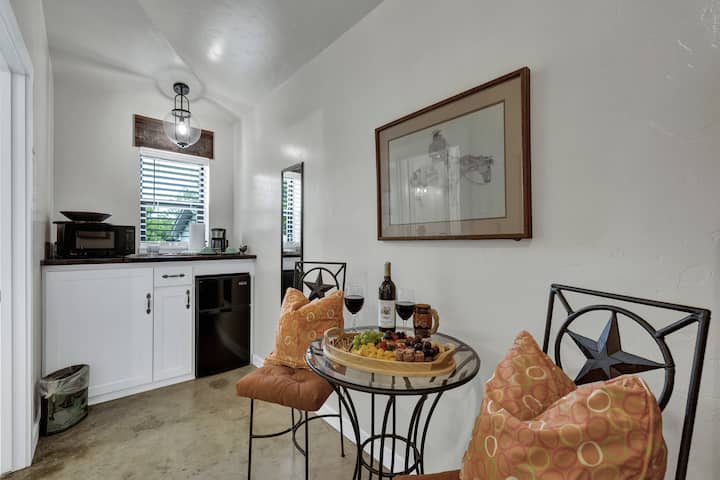 Casa Salvia Tejas Suite Walking Distance To Mainst - フレデリックスバーグ, TX
