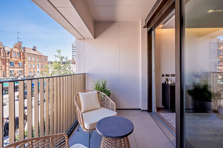 Contemporary Marylebone with Pool and Gym AC gallery image 4