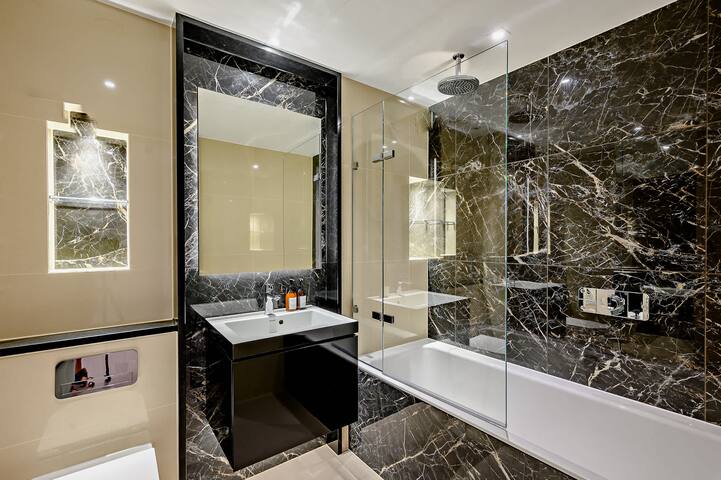 Contemporary Marylebone with Pool and Gym AC gallery image 5