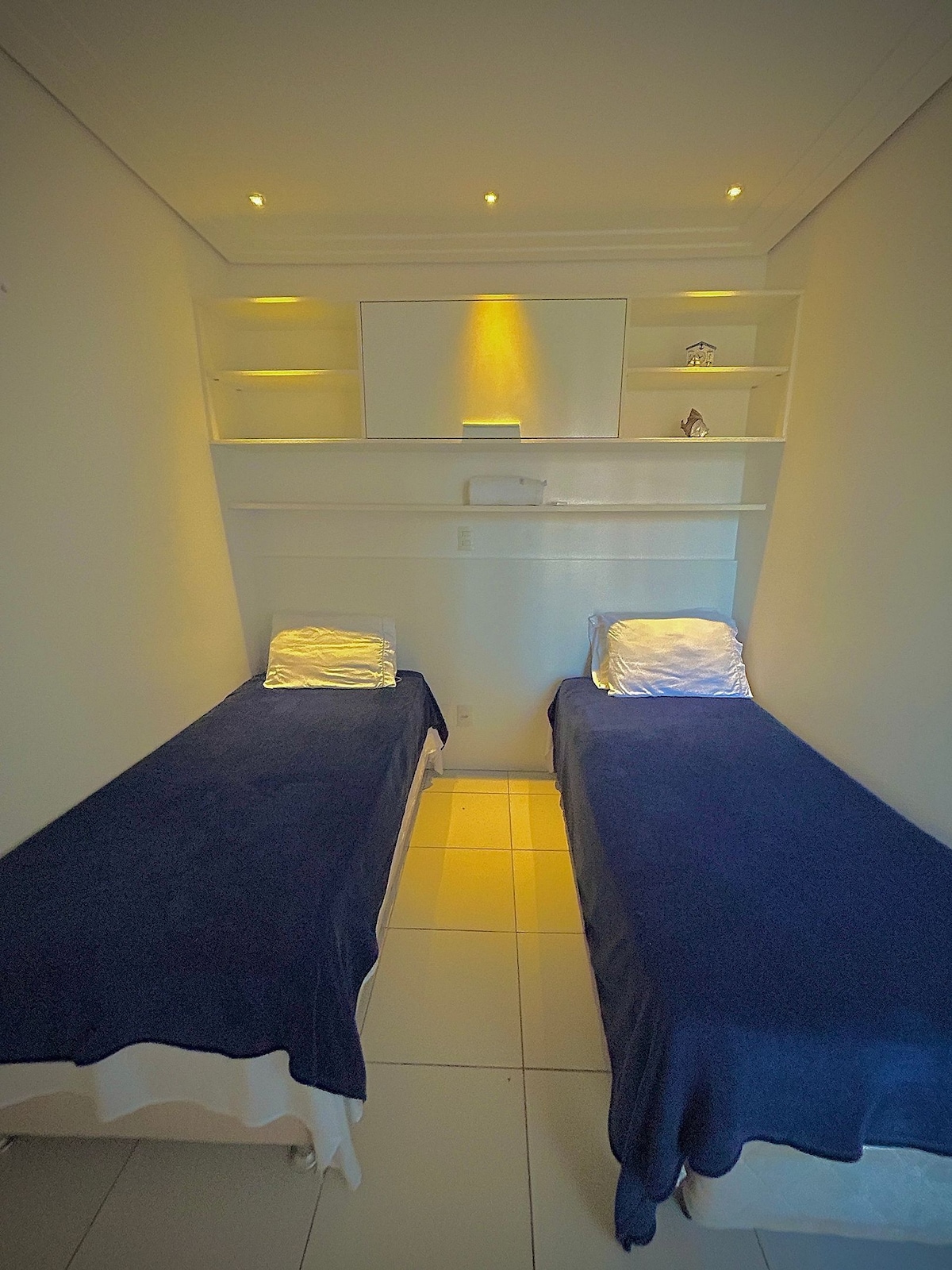 Cama,foto de toda la habitación