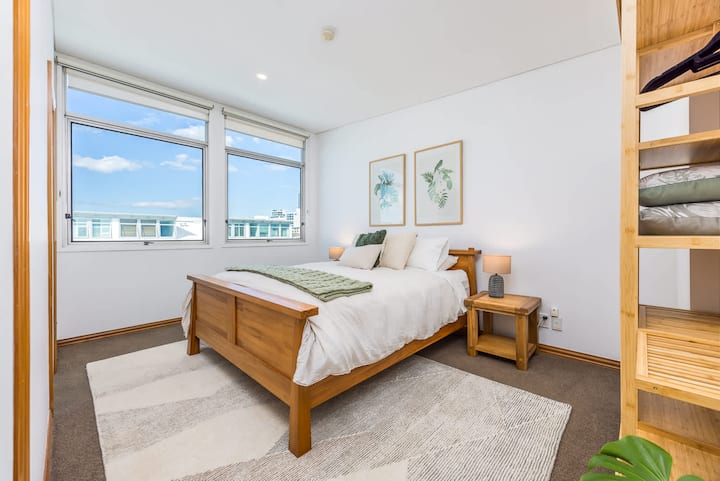 楼上主卧室带独立套房