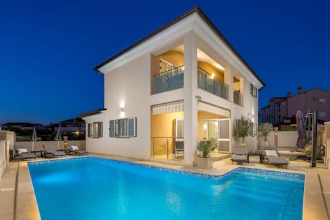 Villa Luxoria