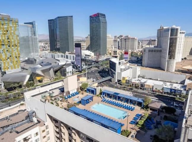 Polo Towers 2bedroom on the strip