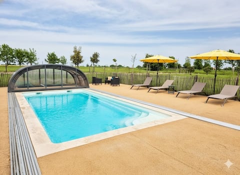 La Tournerie, 10-person gîte with pool near Puy du Fou