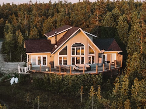 Tobermory Retreat + SAUNA | Waterfront | 4-Season