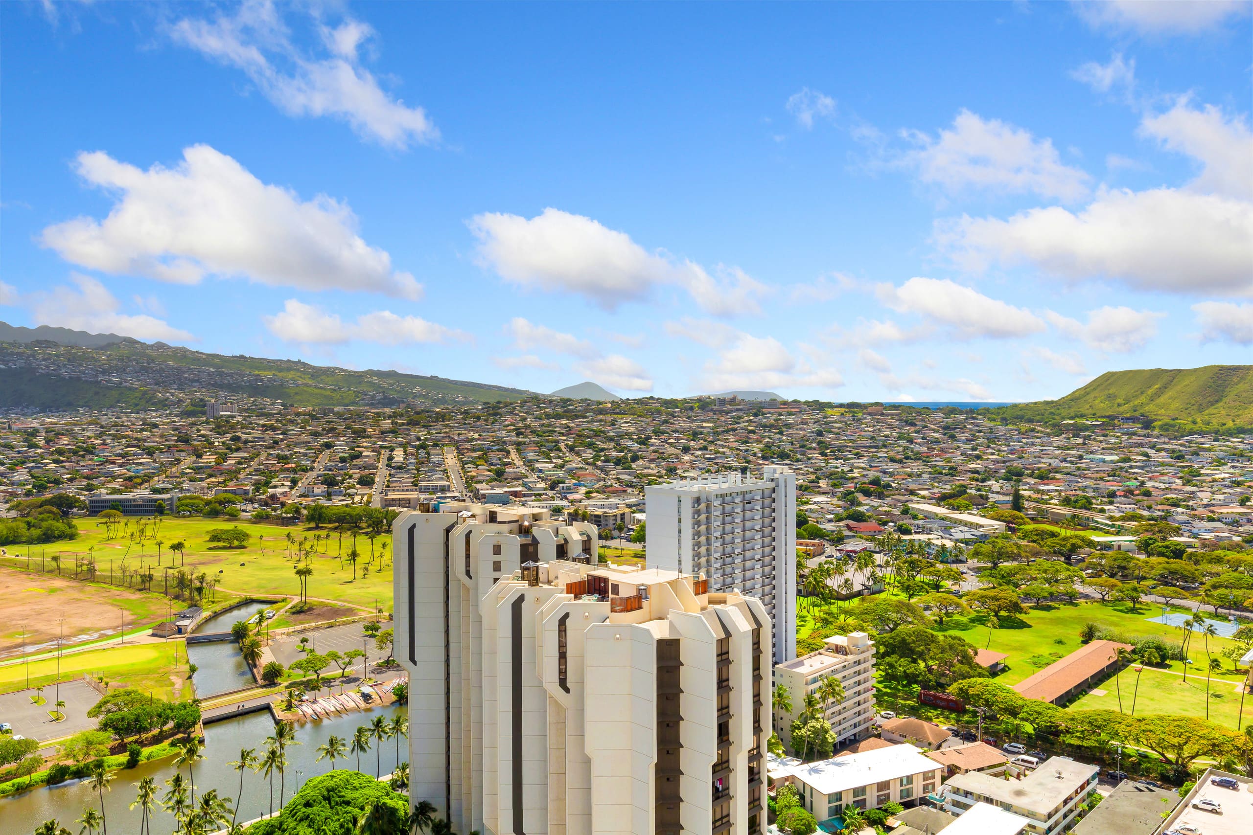 Condo in Honolulu · ★4.76 · 1 bedroom · 1 bed · 1 private bath - Image 14