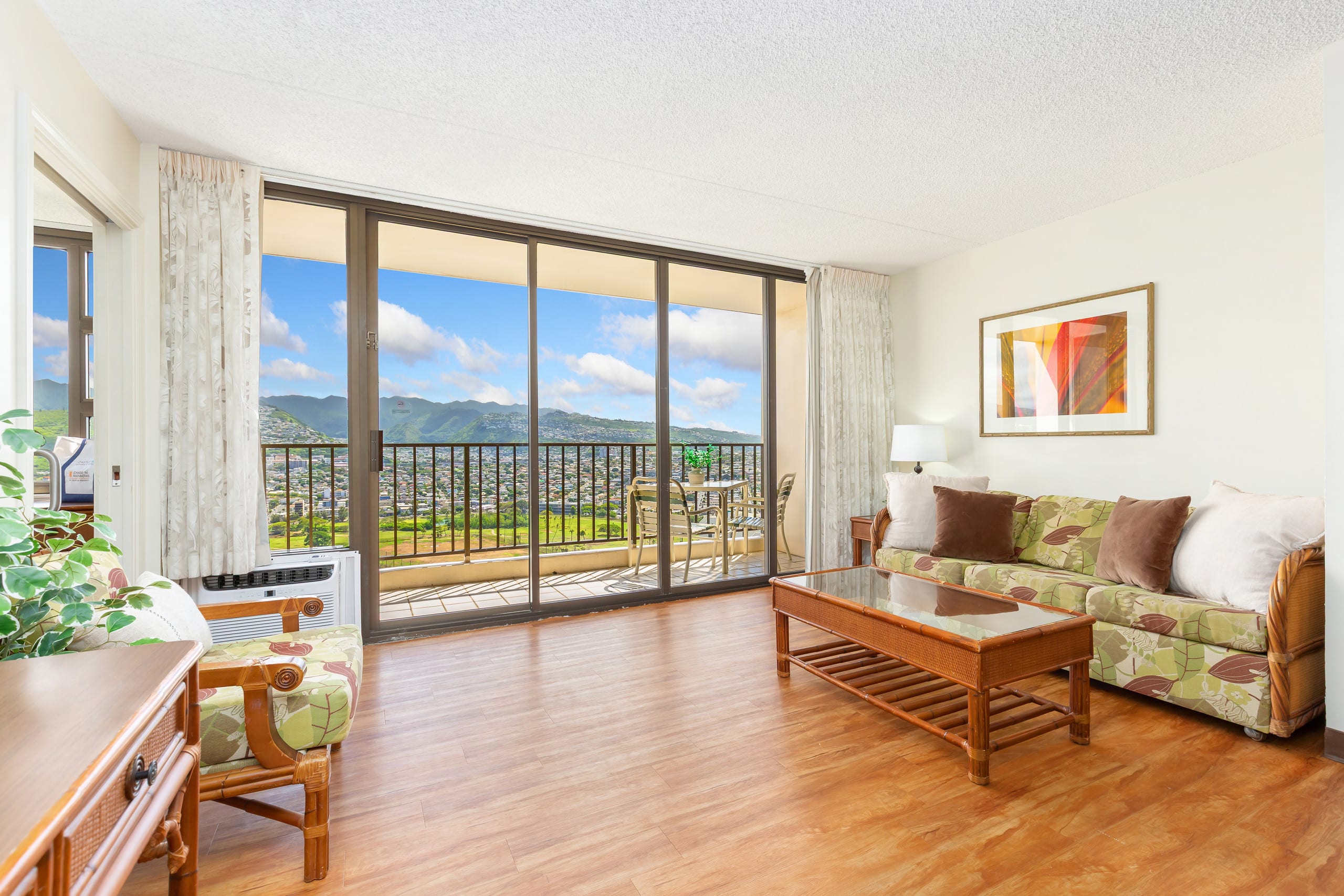 Condo in Honolulu · ★4.76 · 1 bedroom · 1 bed · 1 private bath - Image 2