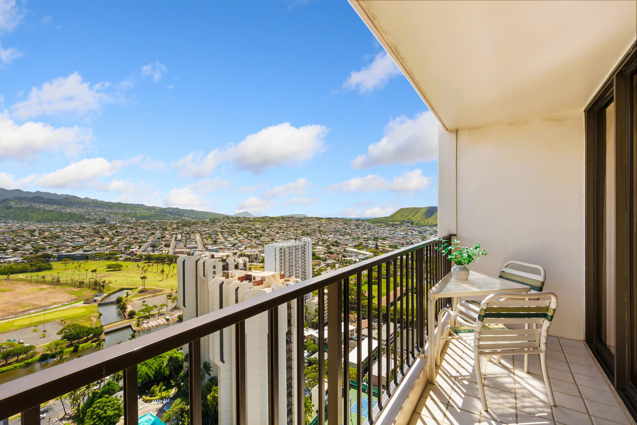 Condo in Honolulu · ★4.76 · 1 bedroom · 1 bed · 1 private bath - Image 6