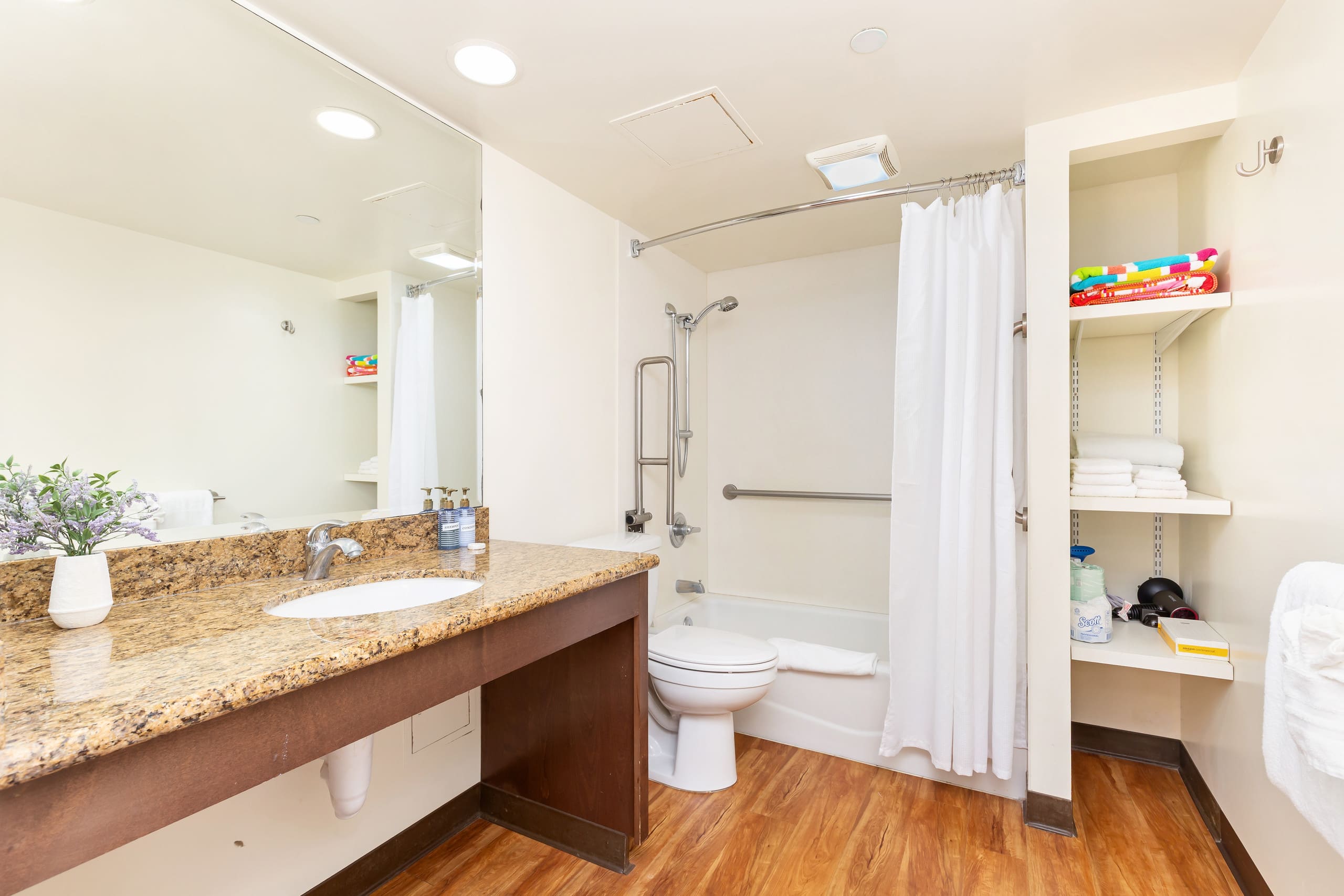 Condo in Honolulu · ★4.76 · 1 bedroom · 1 bed · 1 private bath - Image 13