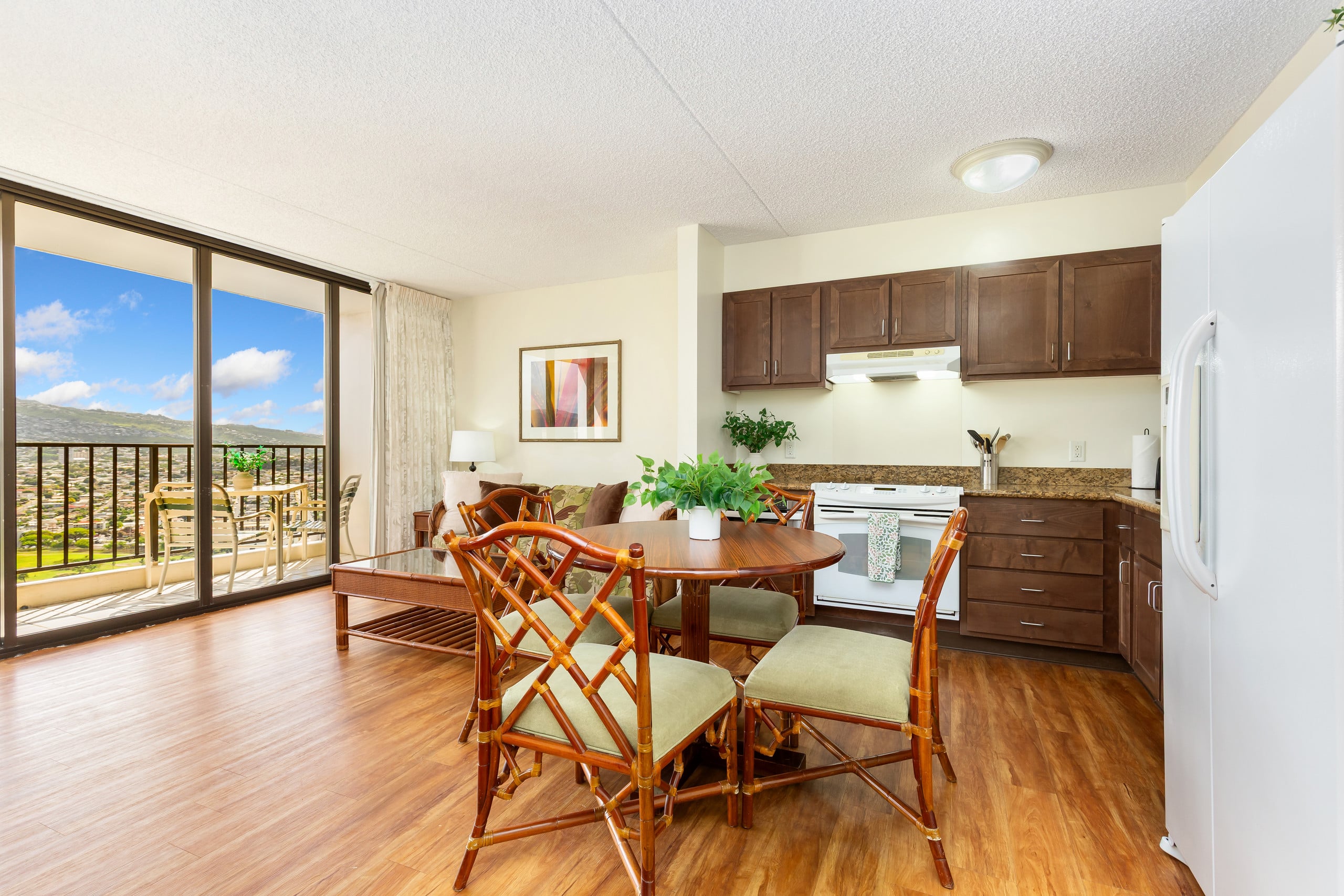 Condo in Honolulu · ★4.76 · 1 bedroom · 1 bed · 1 private bath - Image 3