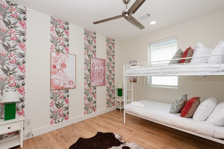 Unidad 1: tercer dormitorio con una litera individual y baño privado Jack-n-Jill.