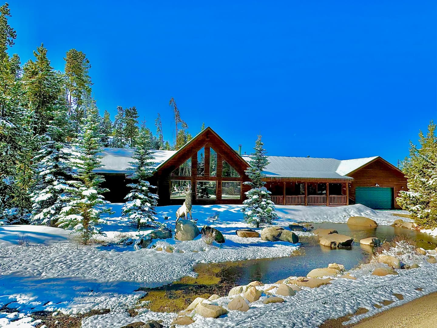 Pickleball Lodge — log cabin with full outdoor pickleball court