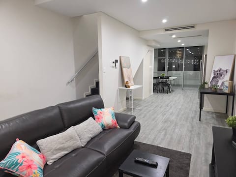Camperdown two 13 Close to bus stop and SYD CBD