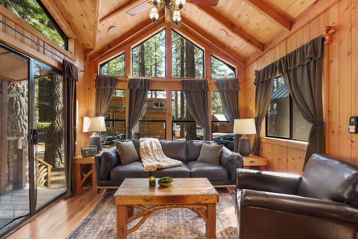 The Cozy Cub Cabin – 7 Min To Lake - South Lake Tahoe, CA